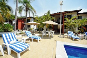 Outdoor dining - 5 min walk to the beach! Villas Mares de Verano B2Mismaloya (Puerto Vallarta)