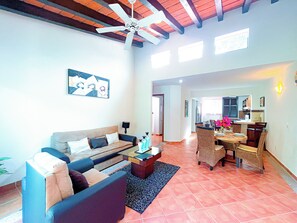 Living area - 5 min walk to the beach! Villas Mares de Verano B2Mismaloya (Puerto Vallarta)