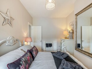 3 quartos, Wi-Fi de cortesia, roupa de cama