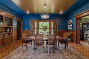 Dining - Akron's Werner House: Historic 4 Bedroom Luxury (Akron)