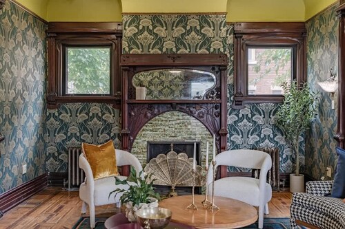 Akron's Werner House - Historic 4 Bedroom Luxury