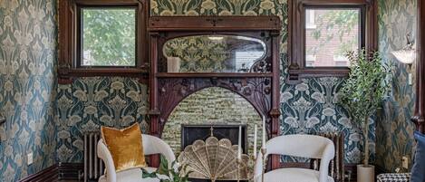 المنشأة من الداخل