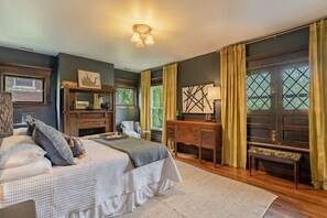 4 bedrooms, desk, iron/ironing board, free WiFi - Akron`s Werner House: Historic 4 Bedroom Luxury (Akron)