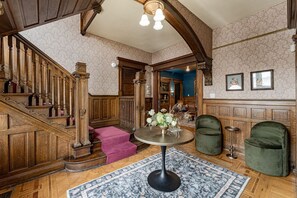 Interior - Akron`s Werner House: Historic 4 Bedroom Luxury (Akron)