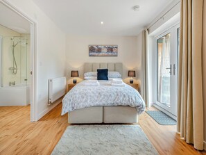 1 bedroom, bed sheets