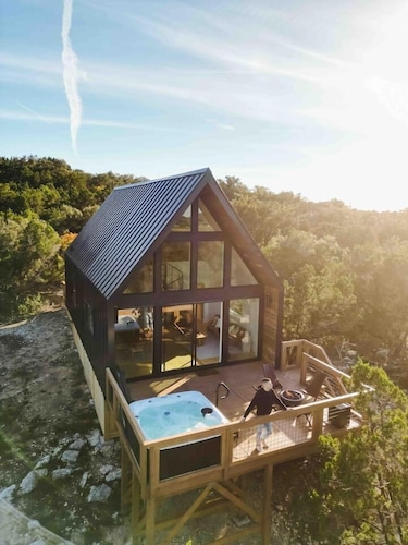 Luxury Treehouse 10mins to Lake, River &Wimberley!