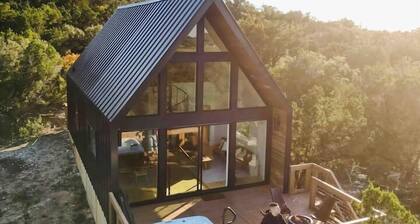 Luxury Treehouse 10mins to Lake, River &Wimberley!