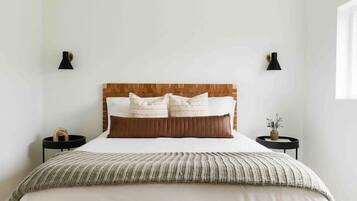 2 bedrooms, desk, iron/ironing board, travel crib