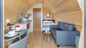 1 室のベッドルーム、WiFi (無料)、ベッドシーツ