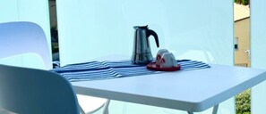 Outdoor dining - M413 - Marcelli, four-room beachfront apartment with view and private beach (Marcelli di Numana)