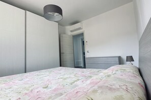2 bedrooms, bed sheets - M411 - Marcelli, new three-room apartment with private courtyard (Marcelli)