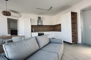 TV - M411 - Marcelli, new three-room apartment with private courtyard (Marcelli)