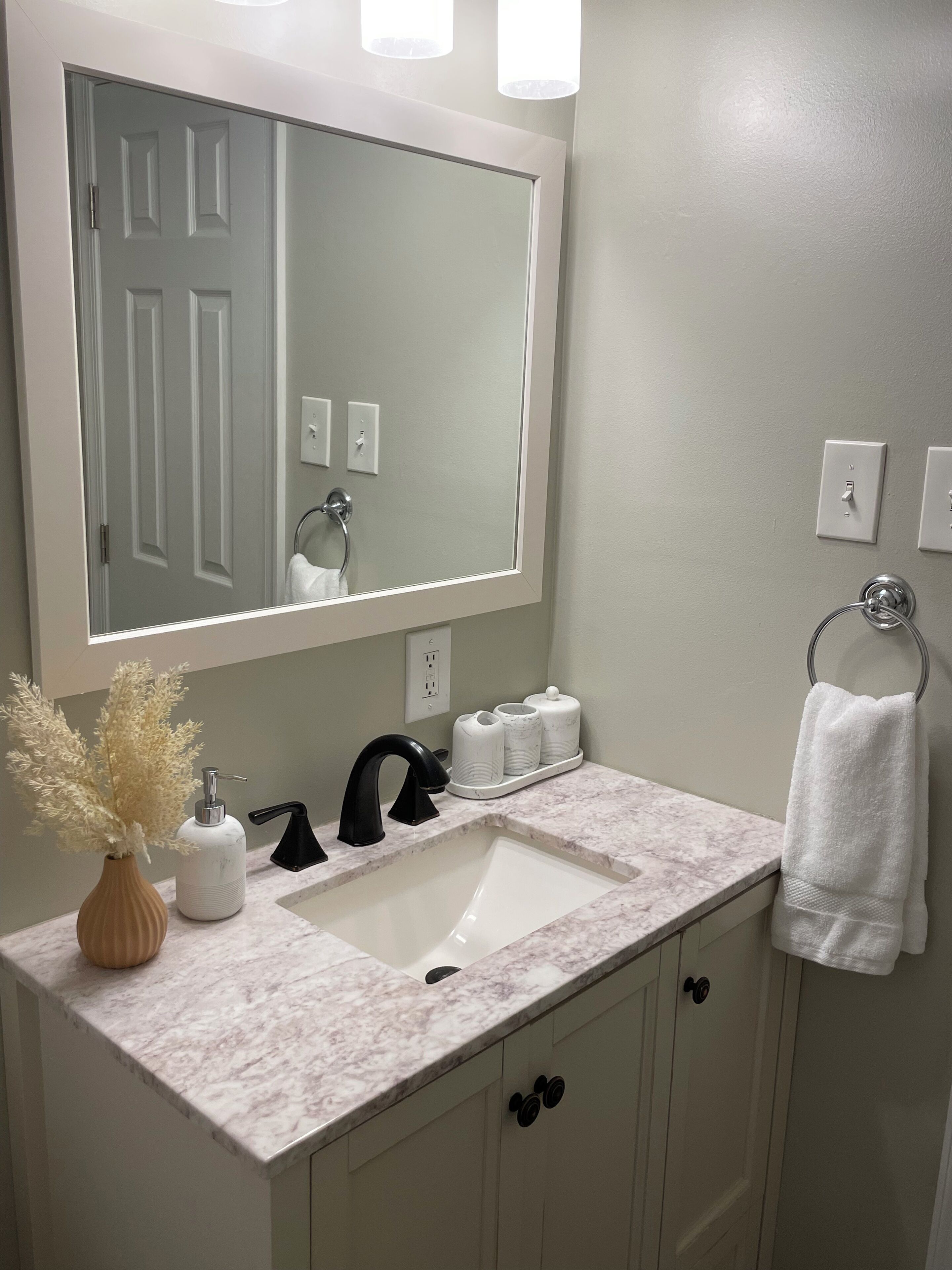 Dusj, håndklær, såpe og sjampo