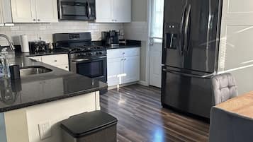 Micro-ondas, fogão, cooktop, lava-louças
