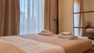 3 bedrooms, in-room safe, iron/ironing board, travel crib
