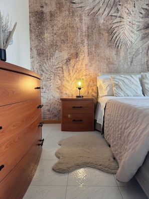 3 bedrooms, in-room safe, iron/ironing board, travel crib