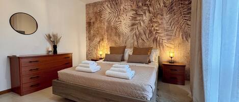 3 bedrooms, in-room safe, iron/ironing board, travel crib