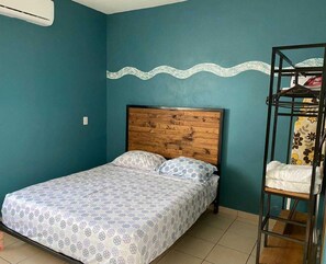 2 quartos, ferros/tábuas de passar roupa, Wi-Fi, roupa de cama