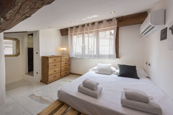 4 bedrooms, WiFi, bed sheets