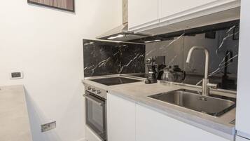 Réfrigérateur, four, plaque de cuisson, lave-vaisselle