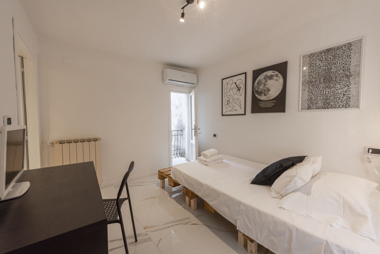 4 bedrooms, desk, iron/ironing board, WiFi