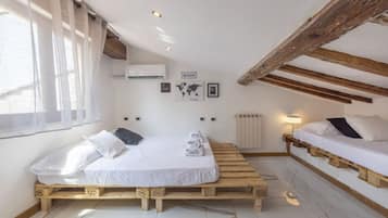 4 camere, una scrivania, ferro/asse da stiro, Wi-Fi