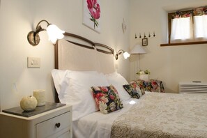 10 bedrooms, iron/ironing board, WiFi, bed sheets
