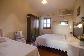 10 bedrooms, iron/ironing board, WiFi, bed sheets
