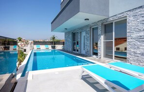 Pool - Lovely apartment in Podstrana with WiFi (Podstrana)