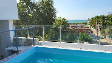 Outdoor pool, free pool cabanas, pool umbrellas