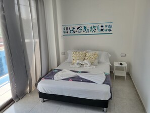 Espacio para trabajar con laptop y sistema de insonorización 