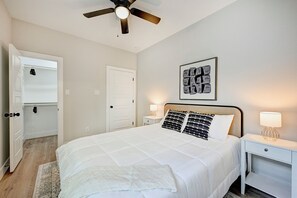 2 bedrooms, desk, iron/ironing board, travel crib