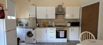 2 Bedroom flat in Manchester. Close to city centre and Heaton Park. 