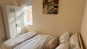 2 bedrooms, iron/ironing board, free WiFi, bed sheets