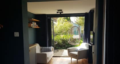 GardenRoom apartment near the Oxford and the JR