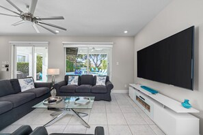 Smart TV, video games, foosball - Games Room | Private Pool | Near Kids Playground (Kissimmee)