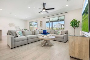 Smart TV, video games, table football - Large 7 Bdr + 9 beds, Huge GameRoom, Putting Green, Bocce, Pool & Spa, designer (Coachella)