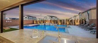 Large 7 Bdr + 9 beds, Huge GameRoom, Putting Green, Bocce, Pool & Spa, designer