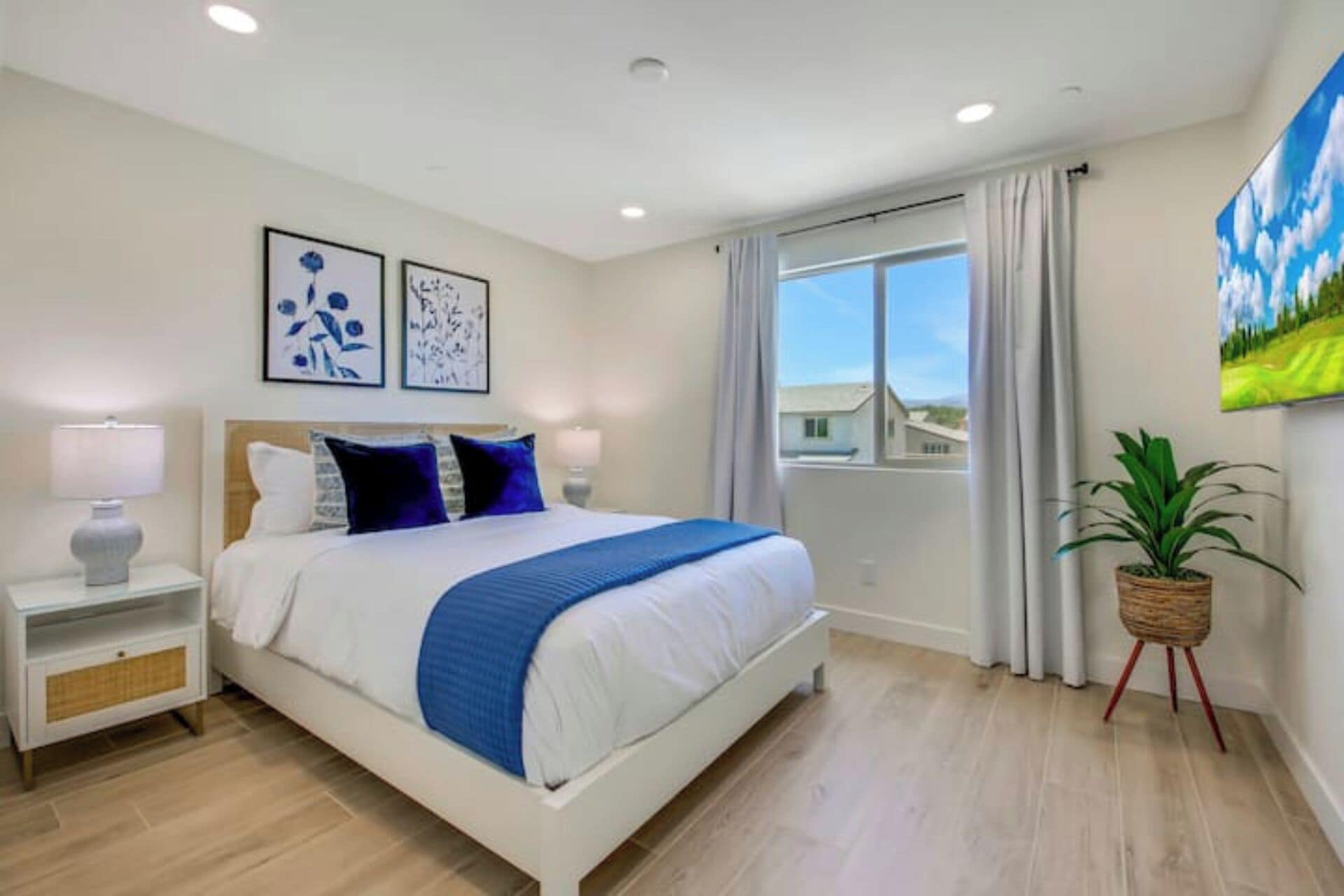 7 室のベッドルーム、デスク、アイロン / アイロン台、旅行用ベビーベッド