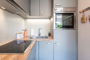 Kühlschrank, Ofen, Herdplatte, Geschirrspüler