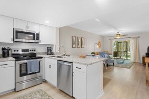 Fridge, microwave, oven, stovetop - Newly Renovated 2bd/2ba Condo *Pool* 30+ Day Stays (Savannah)