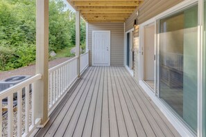 Terrace/patio - Luxury Ski Condo-Dog Friendly (Lincoln)