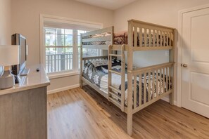 3 bedrooms, WiFi, bed sheets - Luxury Ski Condo- Forest Ridge (Lincoln)