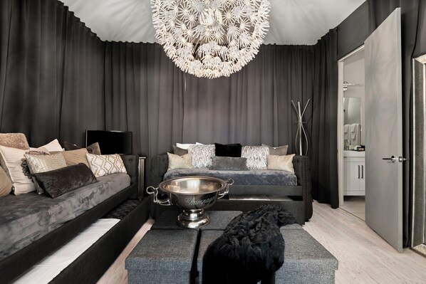 Living area - Stella ~ Your Million Dollar Stunner, Views from every floor, 7 Min to Broadway! (Nashville)