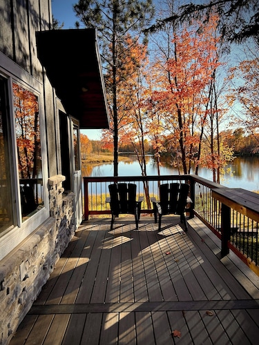  Cozy Peninsula Lake Cabin on 40 Acres