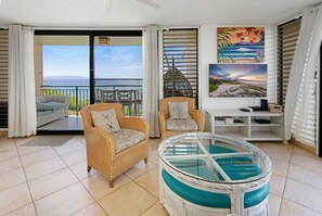 TV, books - Oceanfront Luxury at the Cove PB205 (Kihei)