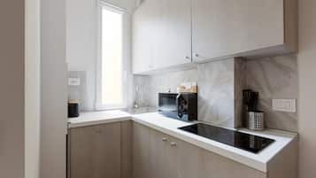 Réfrigérateur, micro-ondes, plaque de cuisson, lave-vaisselle