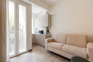 Living area - GuestHost - Forlanini M4 Modern Studio Apartment with Balcony (Milano)