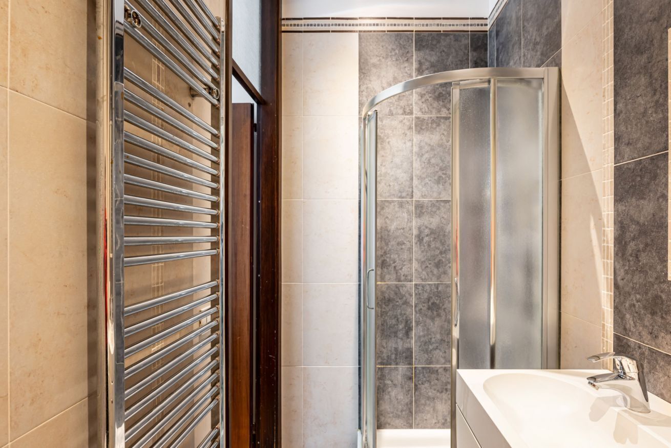 Regadera, secadora de cabello, bidet 