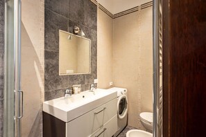 Ducha, secador de pelo, bidet